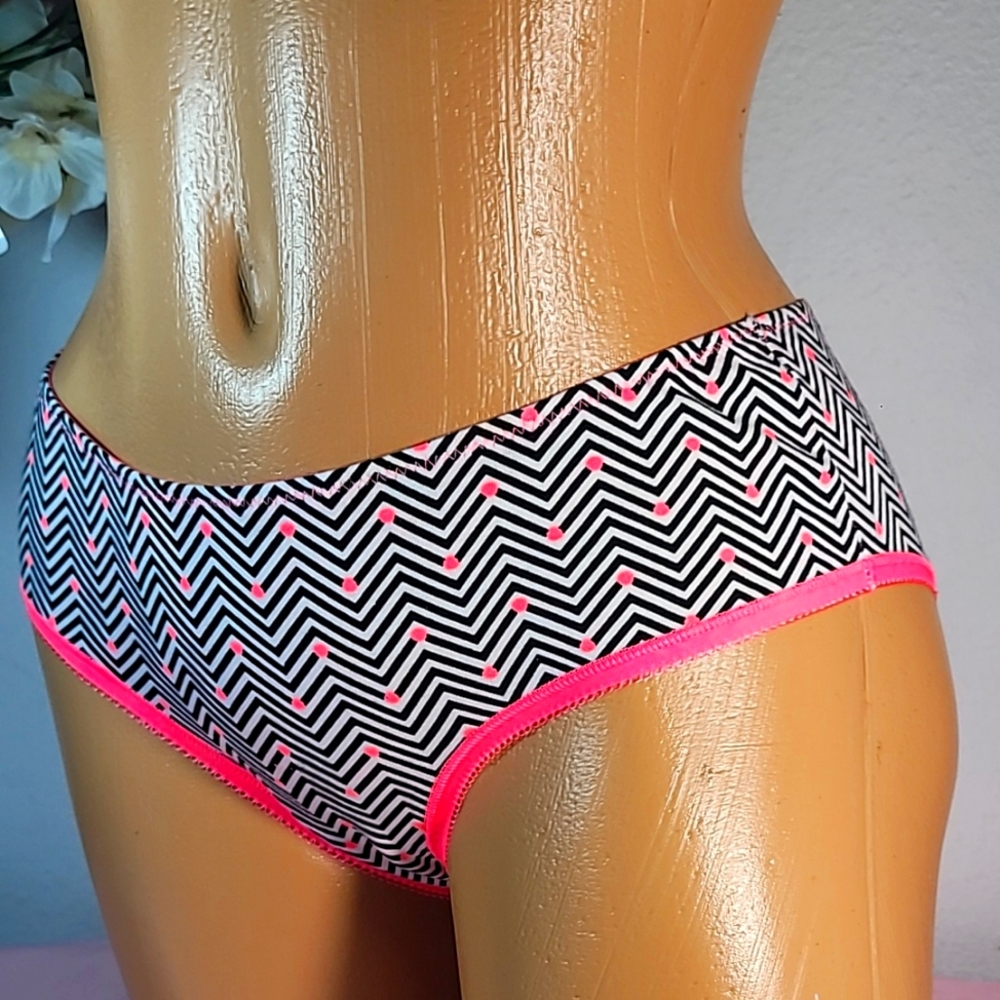 1949  VICTORIA'S SCRET Chevron Patterned Hiphugger Bottoms - Black and Pink NWT